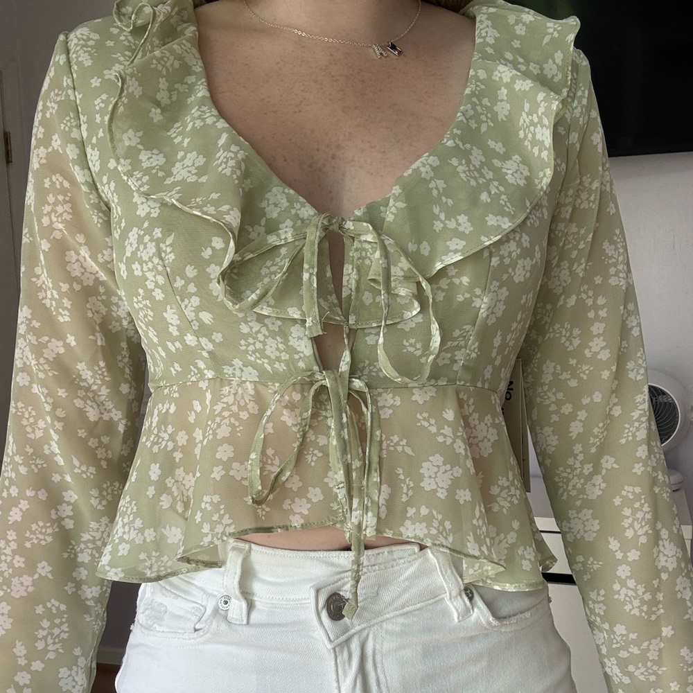 Floral Green Ruffle Blouse - Picture 3 of 6
